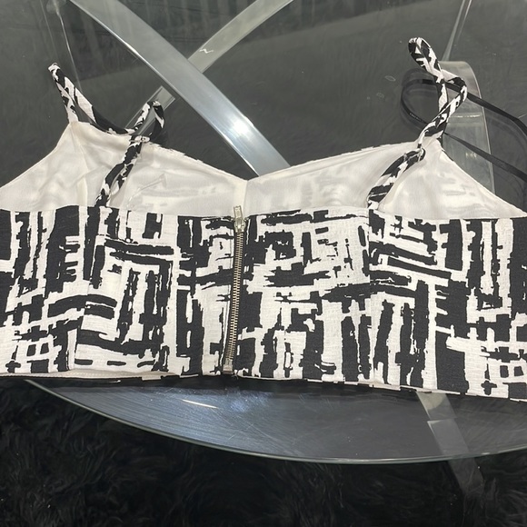 Bundle of 4X $20 tops 👚👚👚👚 - Picture 9 of 12